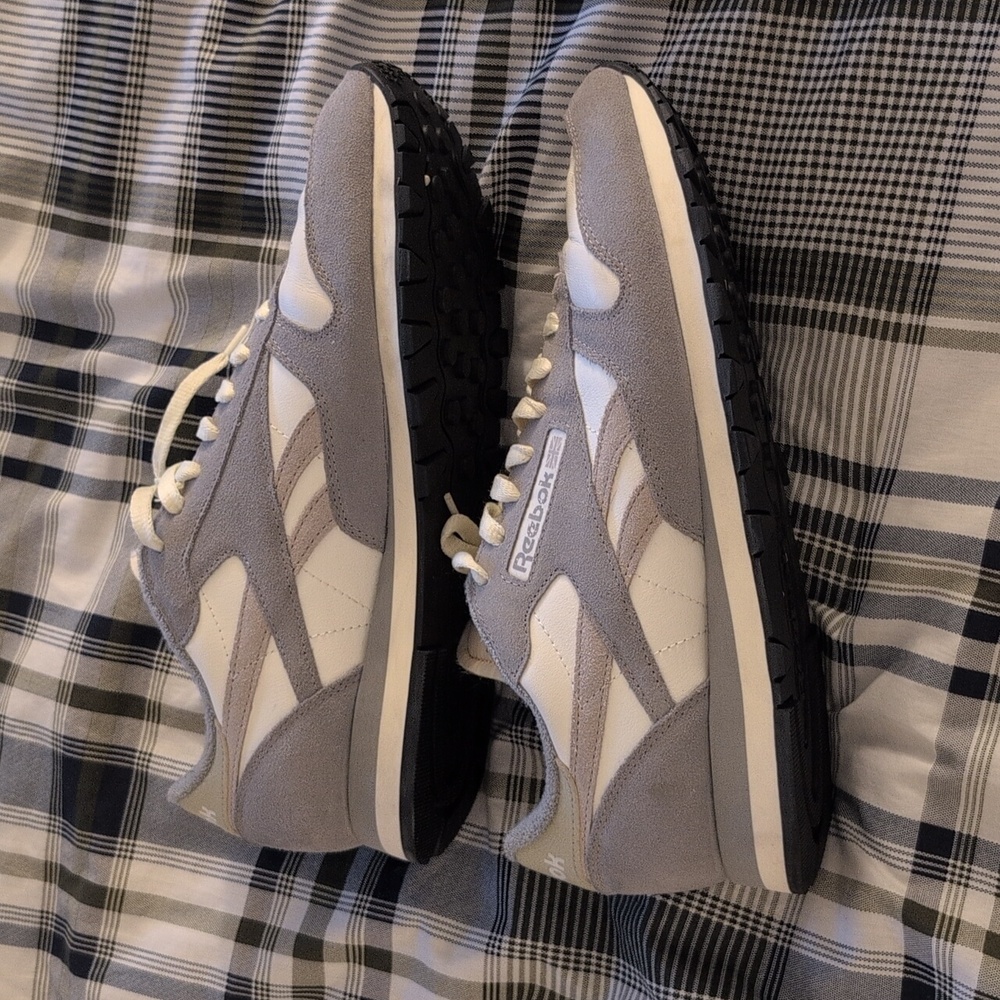 Reebok Classic Gray and White Trainers